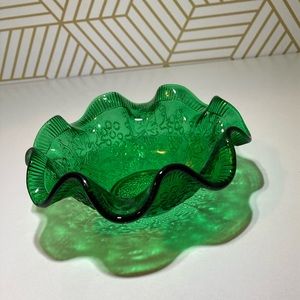Beautiful green vintage glass candy or trinket dish